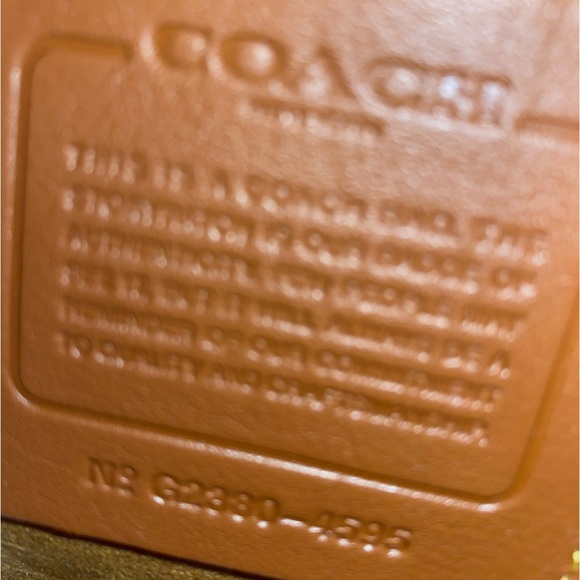 COACH Colorblock riveted Beat bag - Picture 12 of 15